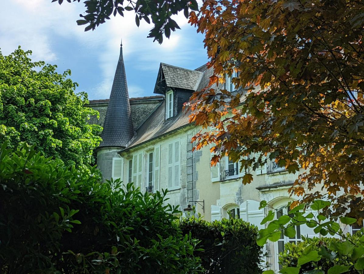 Logis Des Tourelles Bed & Breakfast คอญญัก ภายนอก รูปภาพ