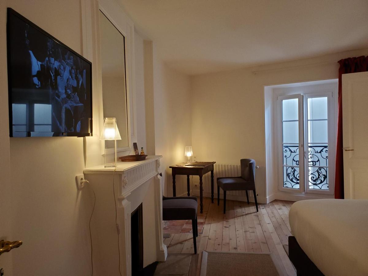 Logis Des Tourelles Bed & Breakfast คอญญัก ภายนอก รูปภาพ
