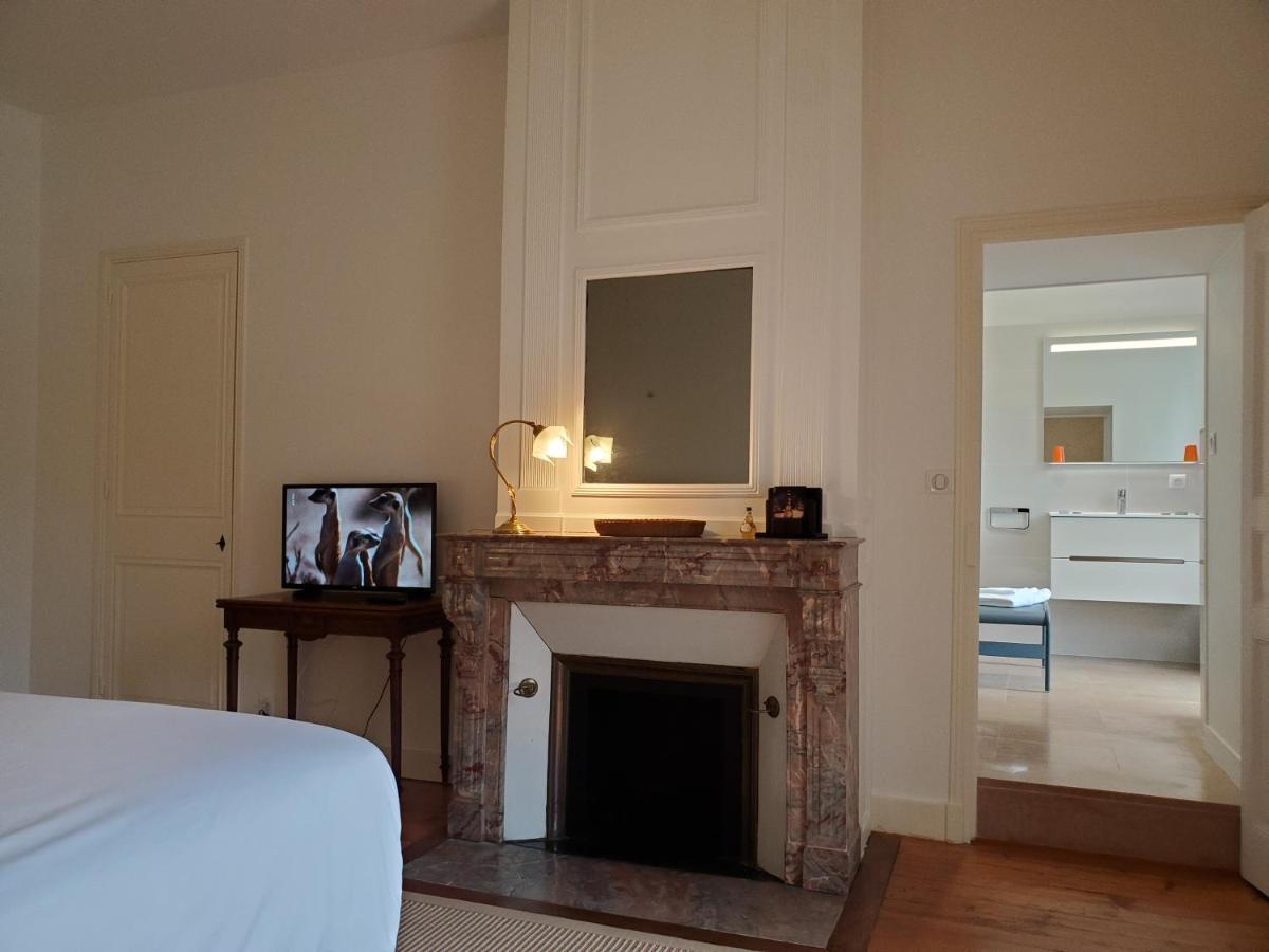 Logis Des Tourelles Bed & Breakfast คอญญัก ภายนอก รูปภาพ