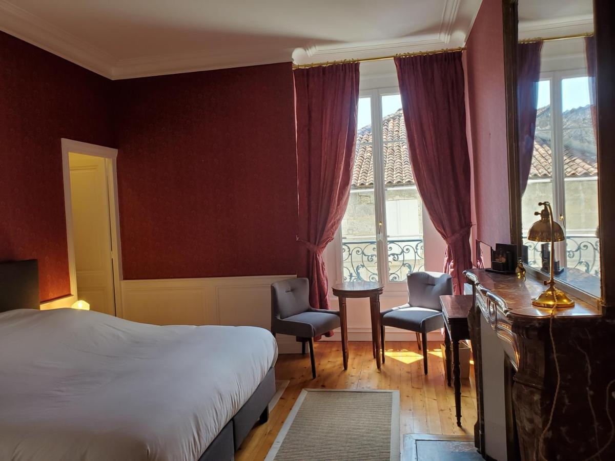 Logis Des Tourelles Bed & Breakfast คอญญัก ภายนอก รูปภาพ