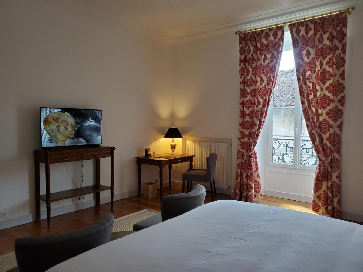 Logis Des Tourelles Bed & Breakfast คอญญัก ภายนอก รูปภาพ