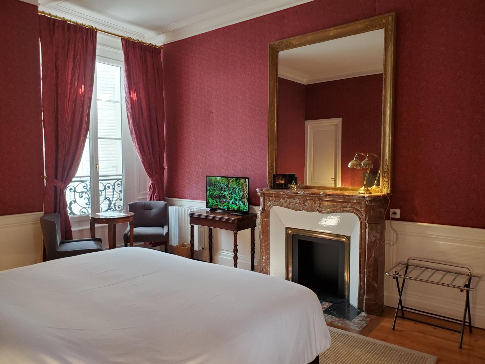 Logis Des Tourelles Bed & Breakfast คอญญัก ภายนอก รูปภาพ