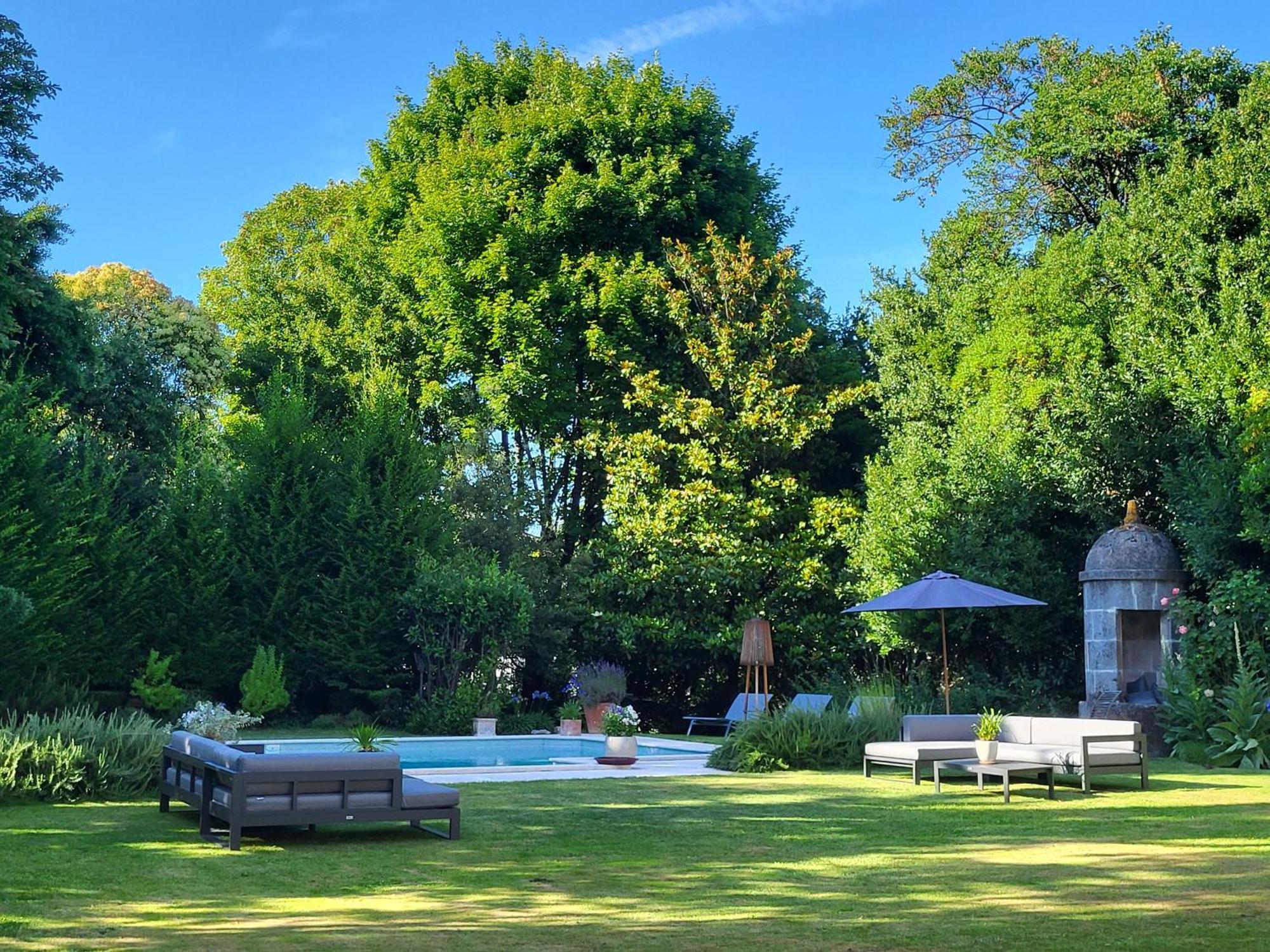 Logis Des Tourelles Bed & Breakfast คอญญัก ภายนอก รูปภาพ