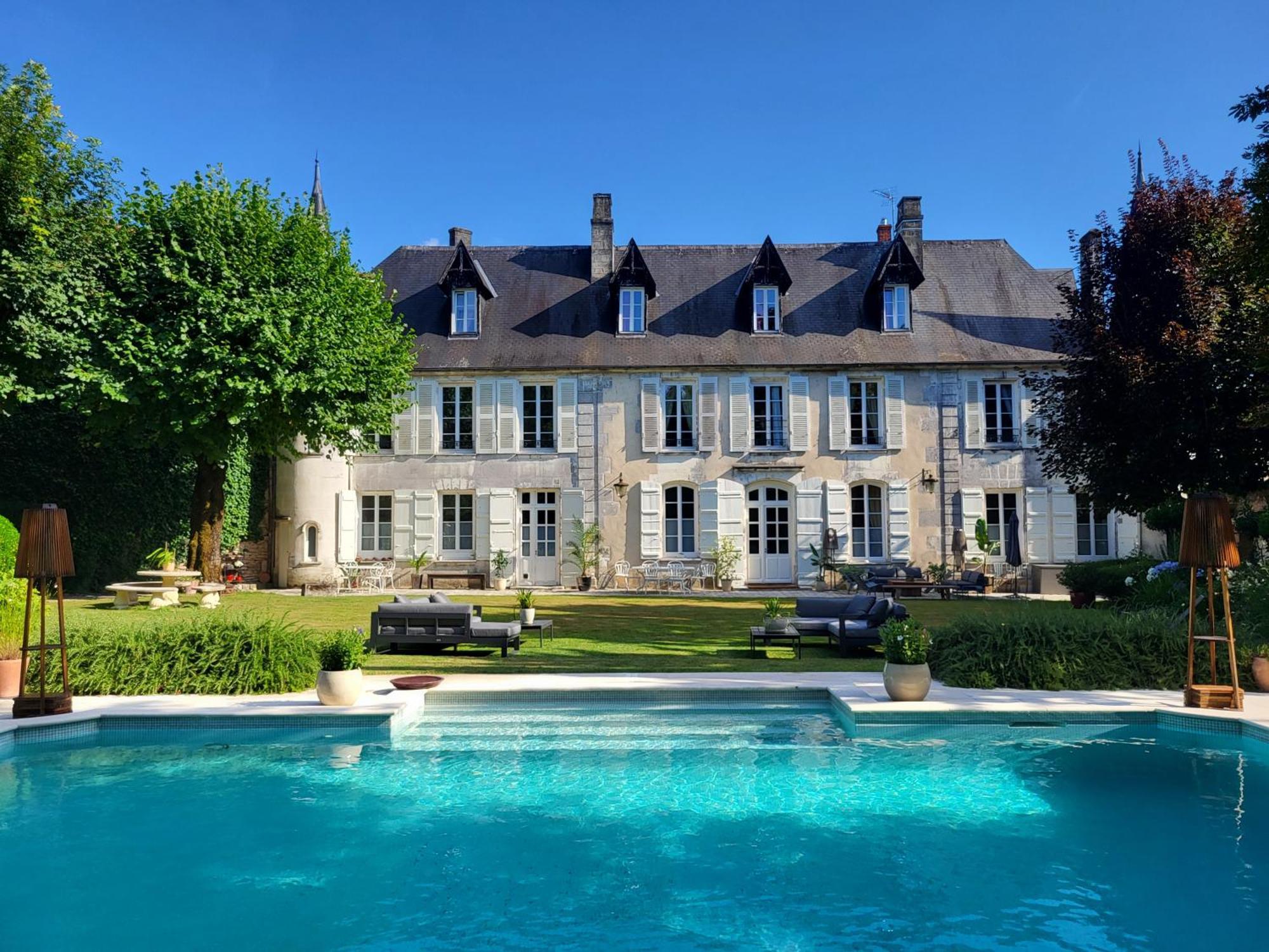 Logis Des Tourelles Bed & Breakfast คอญญัก ภายนอก รูปภาพ